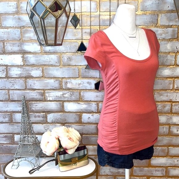 Bongo Coral Scoop Neck Fitted T-Shirt with Ruched Sides, Women’s Size Medium. - Picture 6 of 10